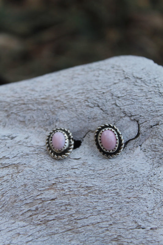 Pink Conch Earring Stud